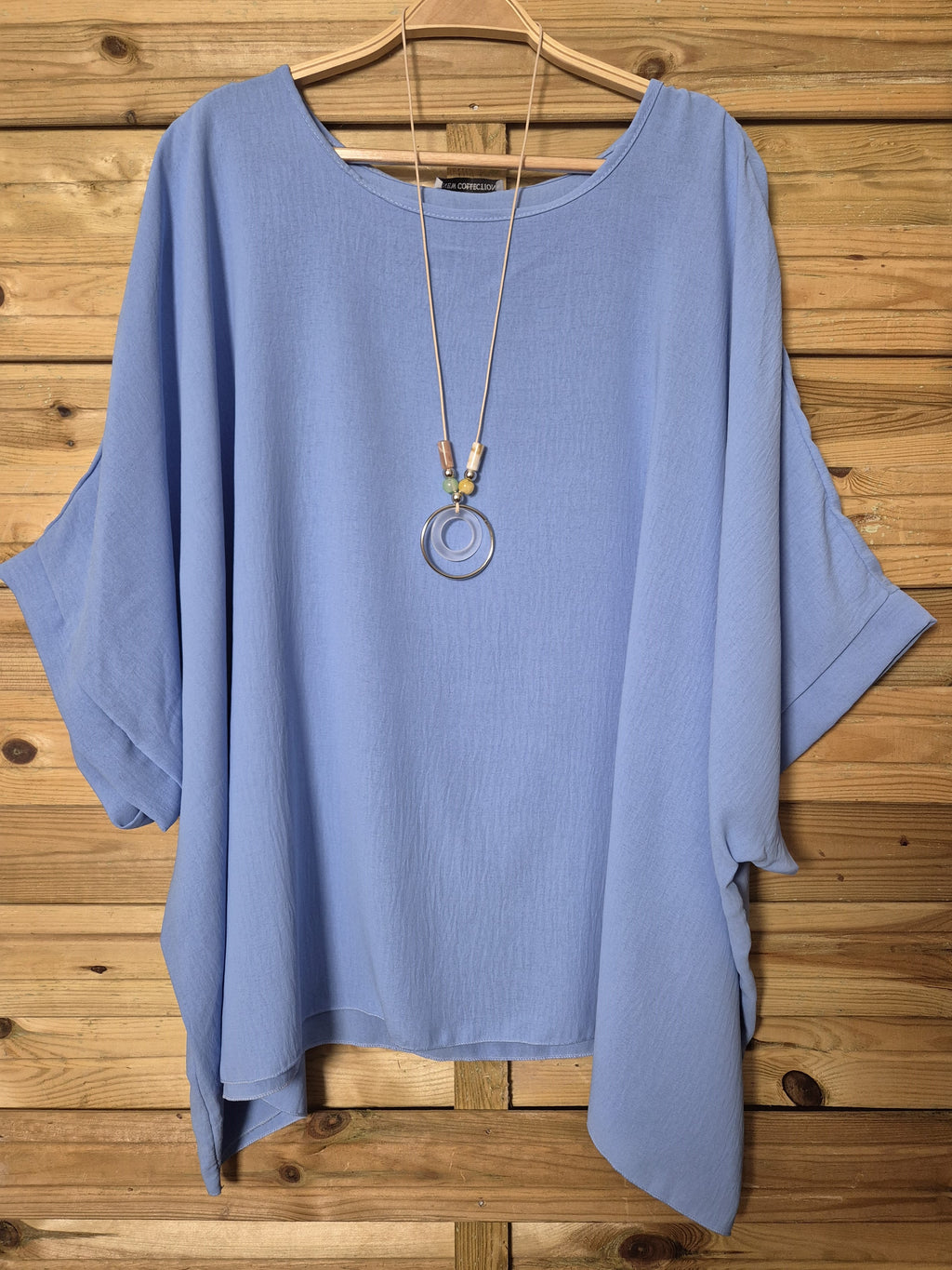 Blusa amplia con colgante incluido · Talla única XL–4XL