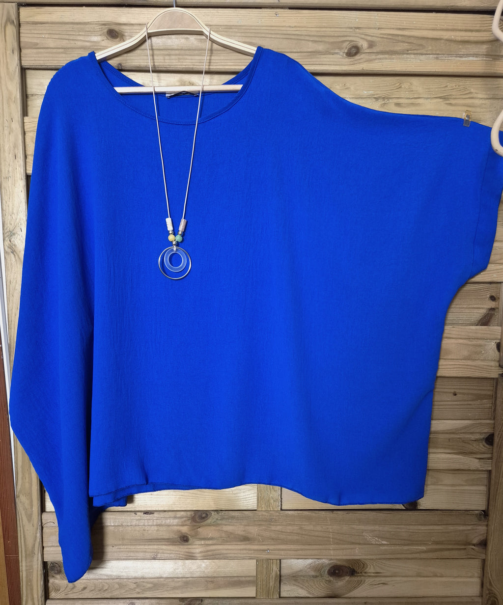 Blusa amplia con colgante incluido · Talla única XL–4XL