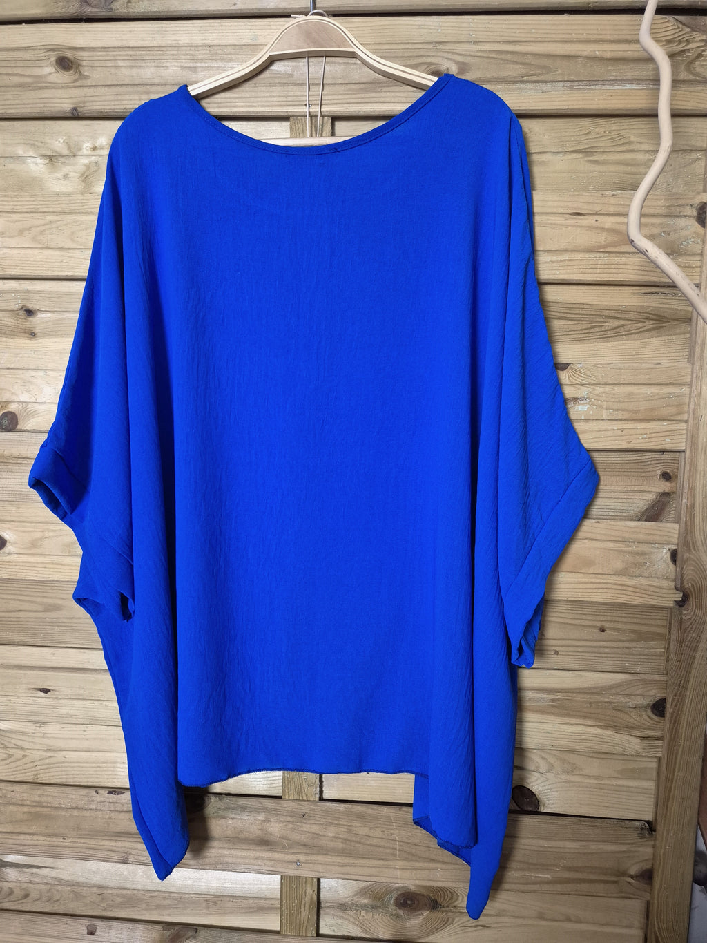 Blusa amplia con colgante incluido · Talla única XL–4XL