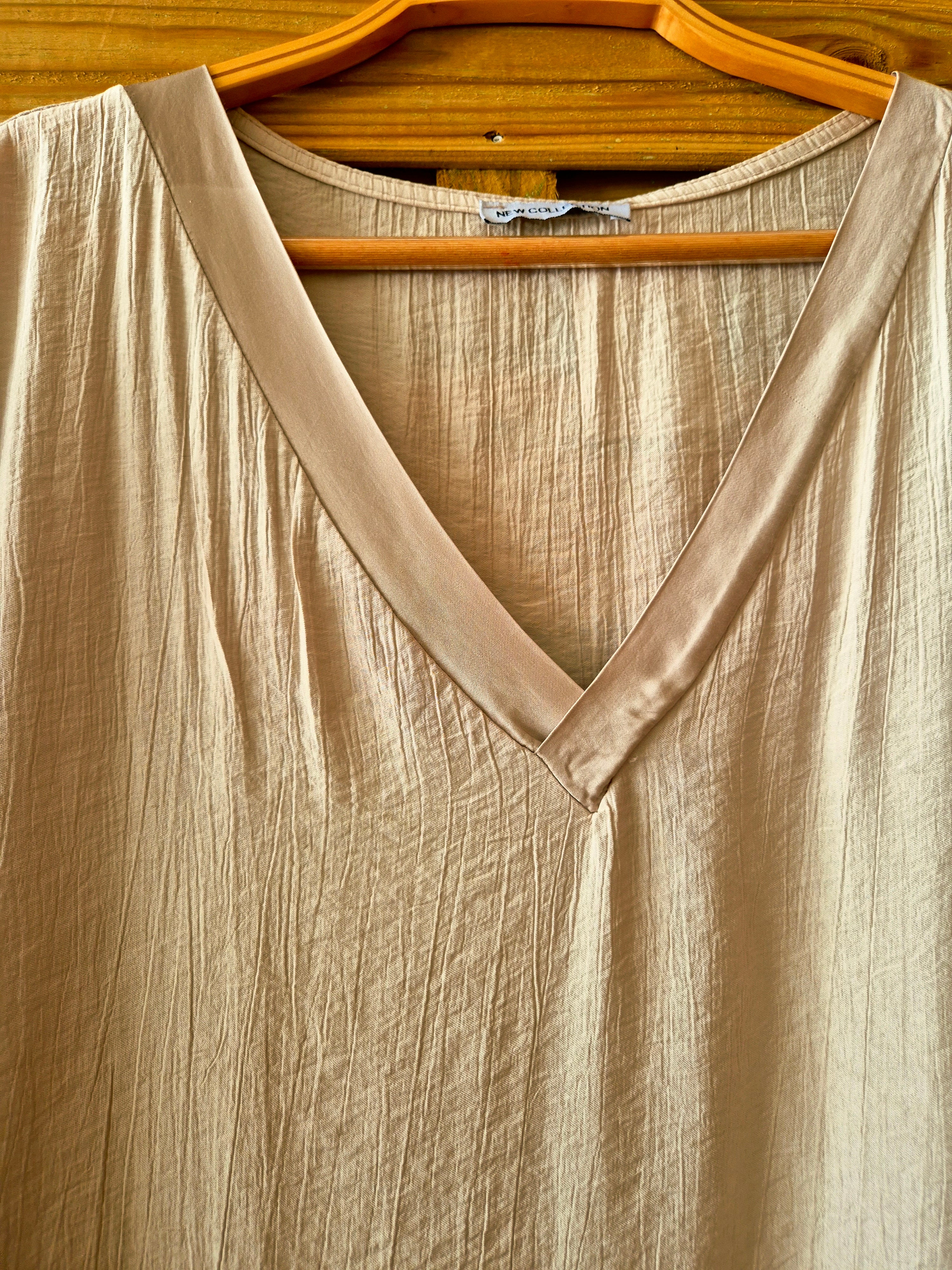 Blouse ample avec détail en satin · Taille unique XL–3XL