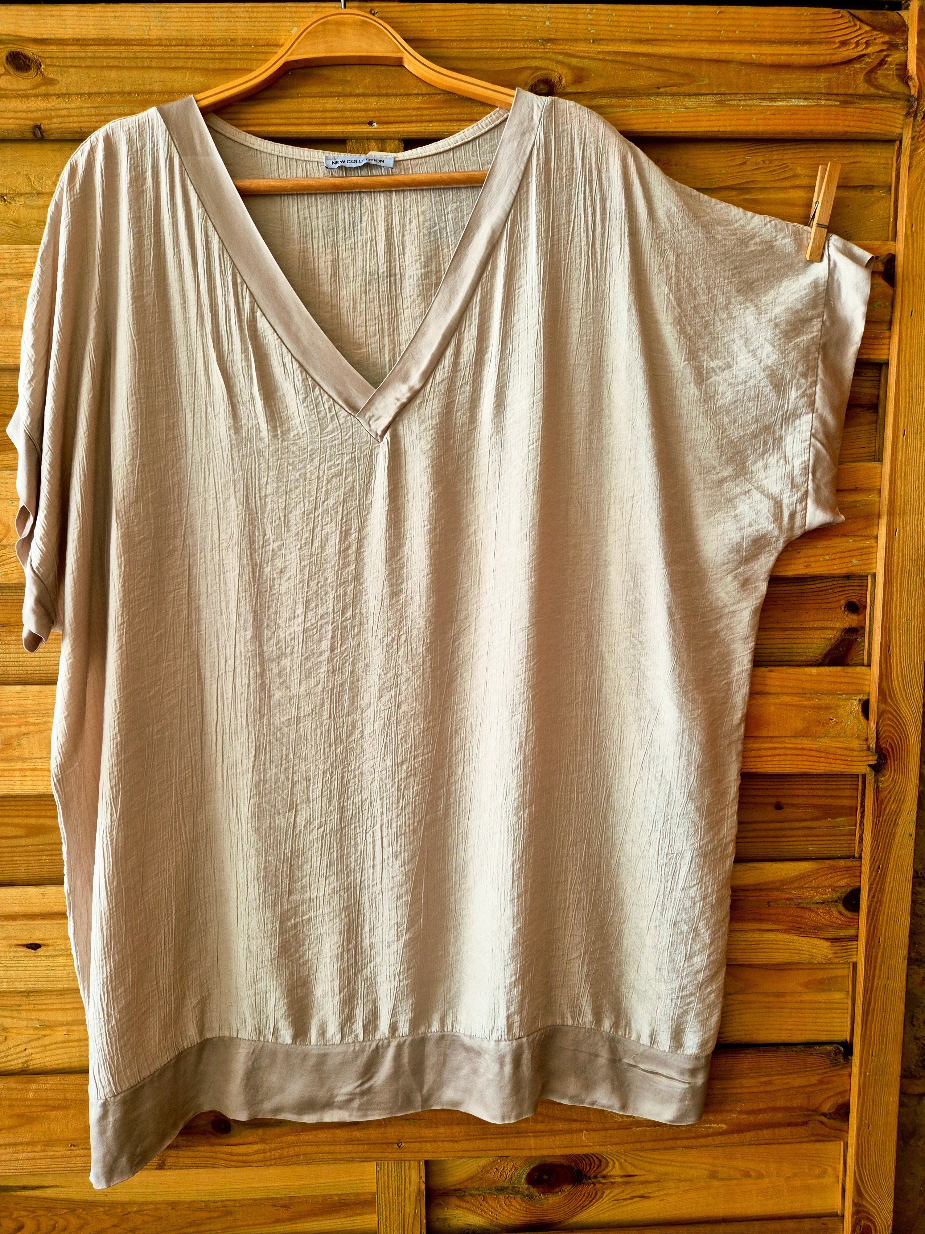 Blouse ample avec détail en satin · Taille unique XL–3XL