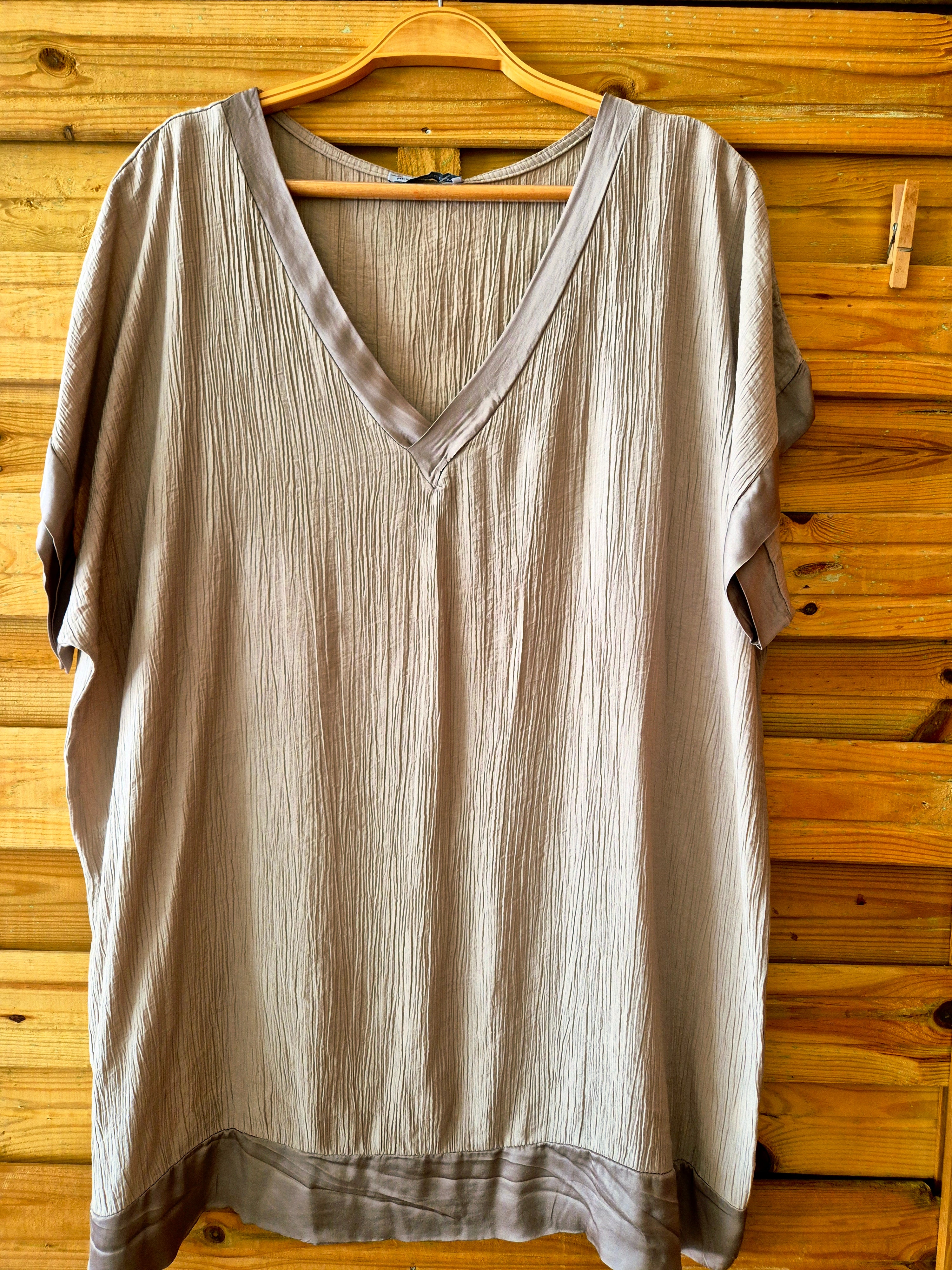 Blouse ample avec détail en satin · Taille unique XL–3XL