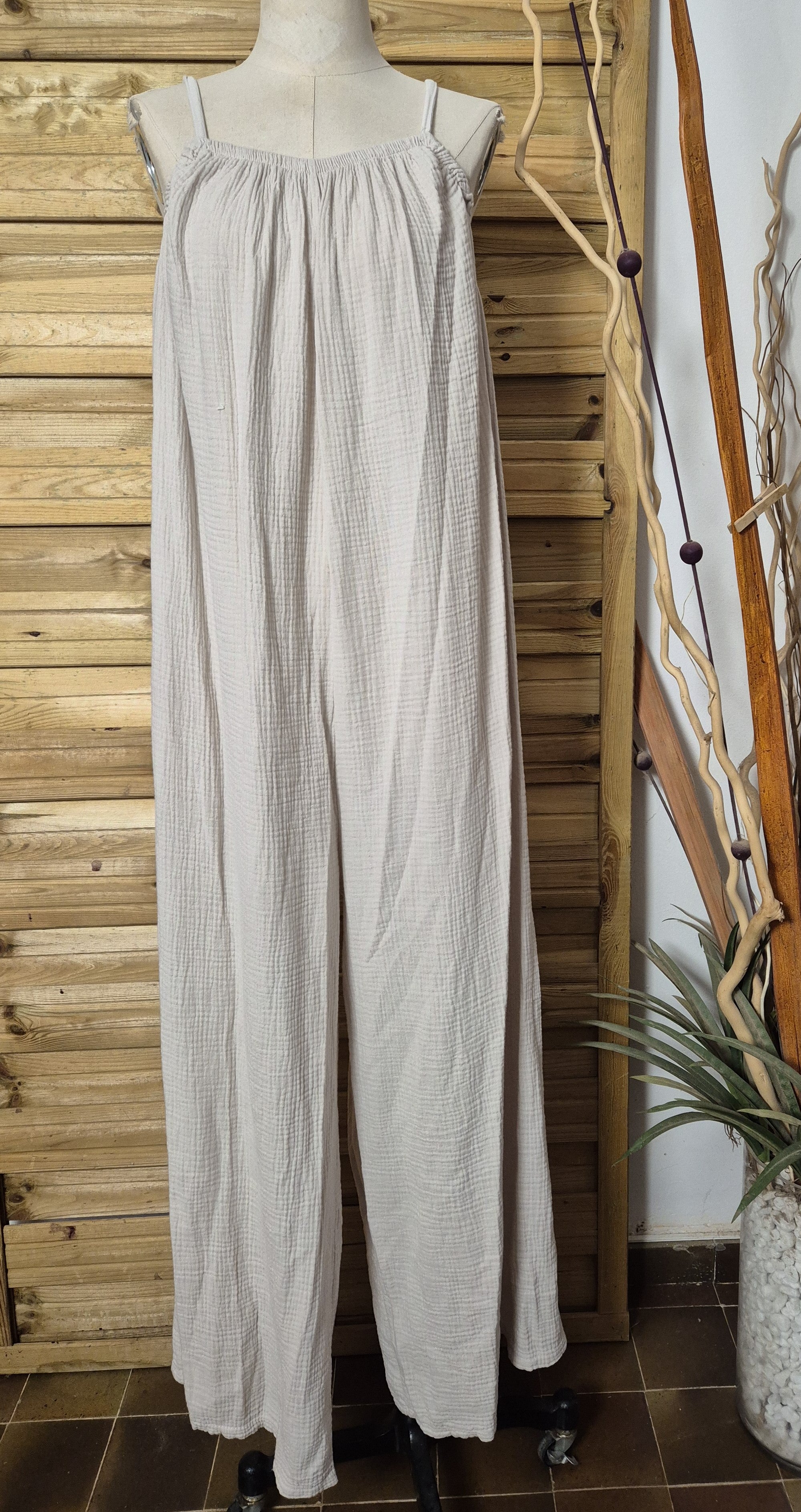 Mono de muselina beige · Talla única