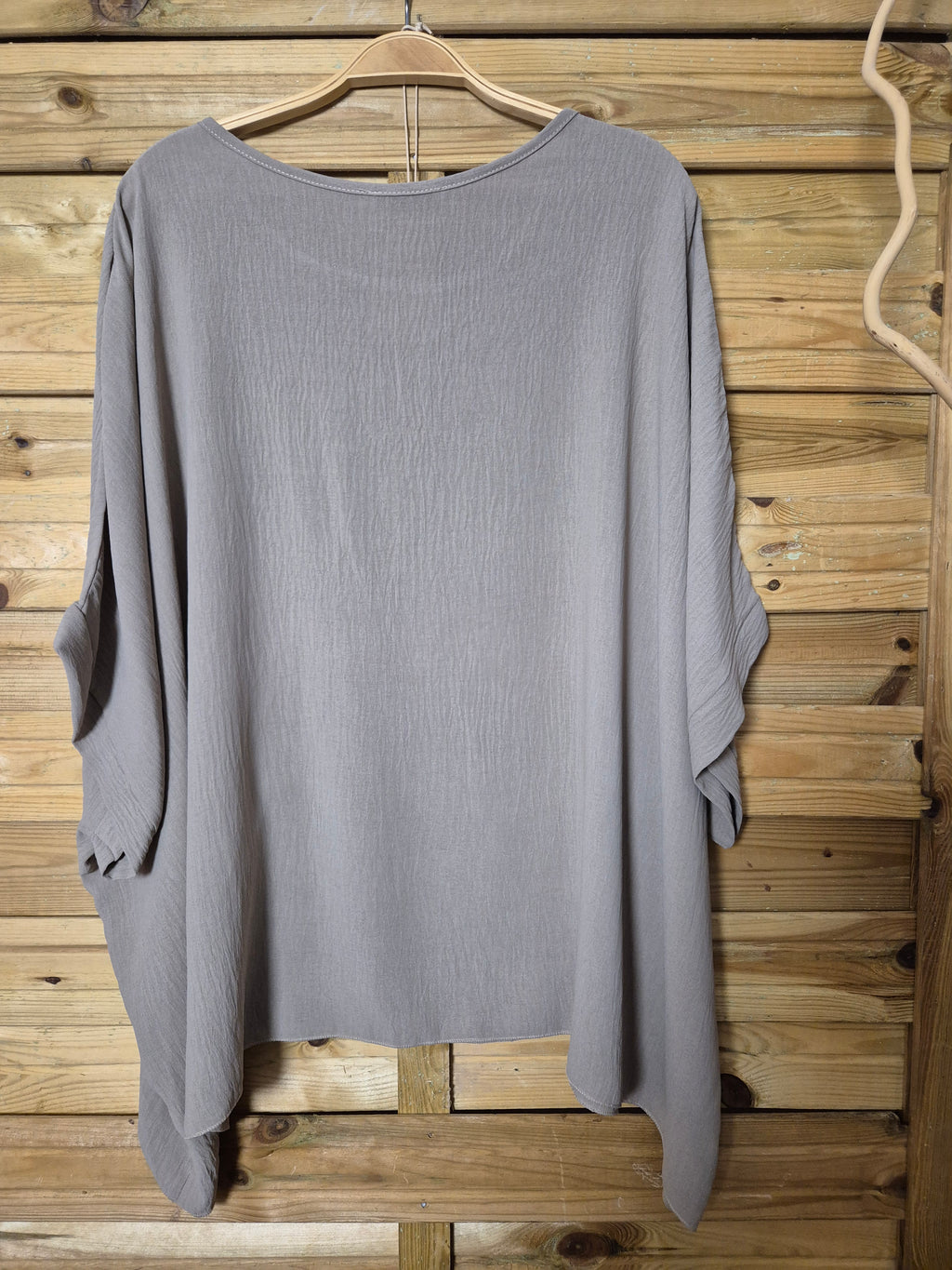 Blusa amplia con colgante incluido · Talla única XL–4XL