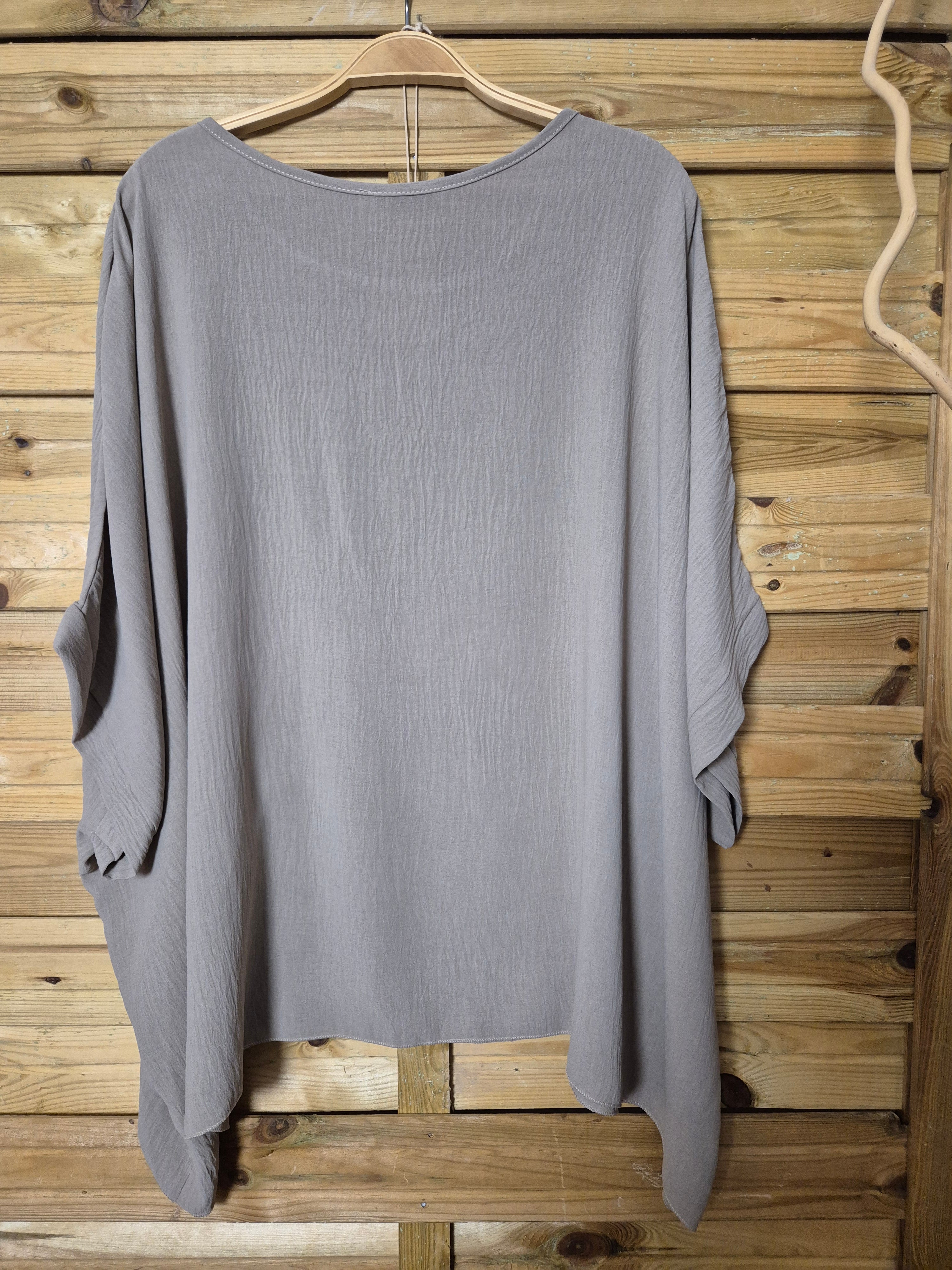 Blusa amplia con colgante incluido · Talla única XL–4XL