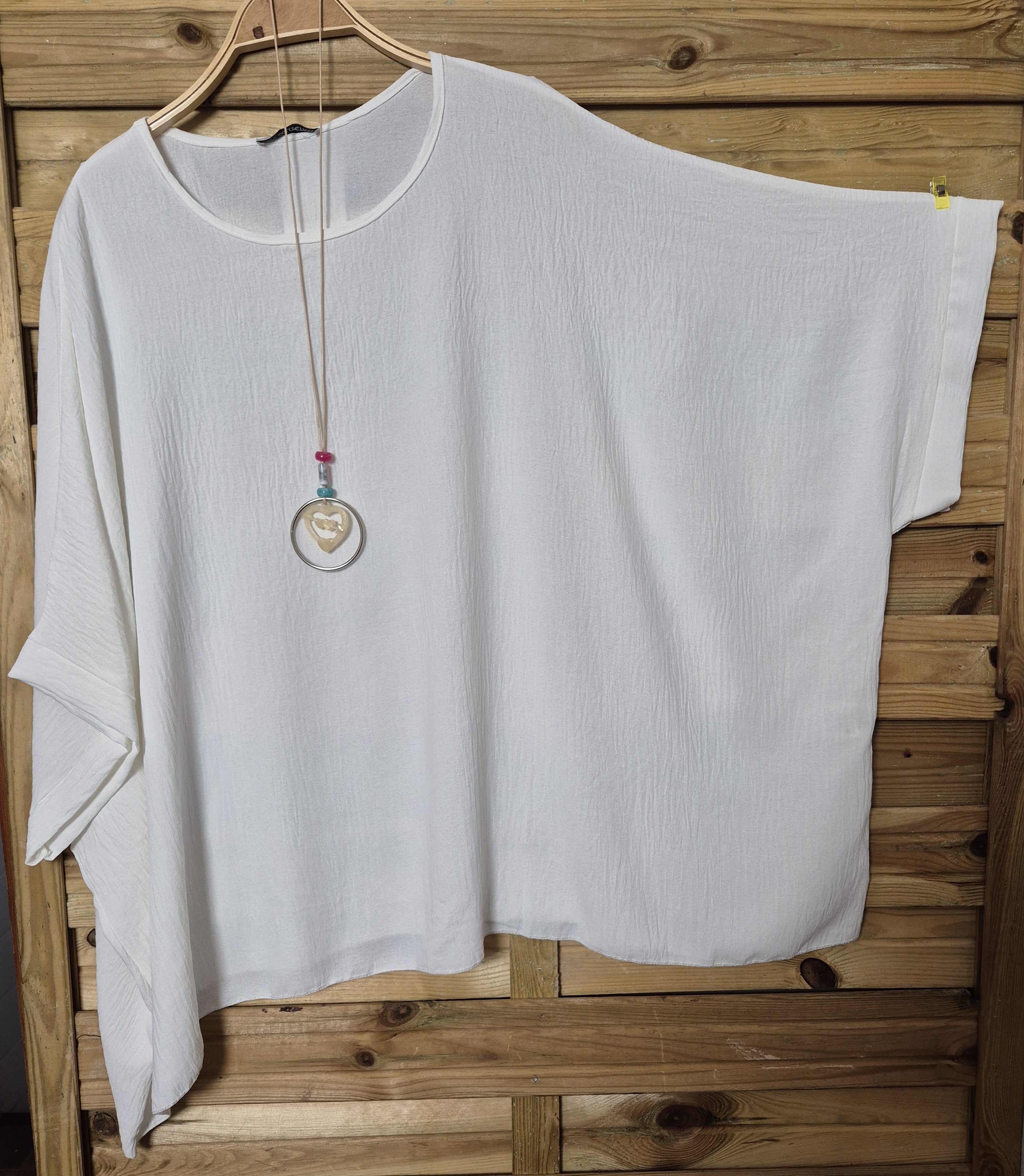 Blusa amplia con colgante incluido · Talla única XL–4XL