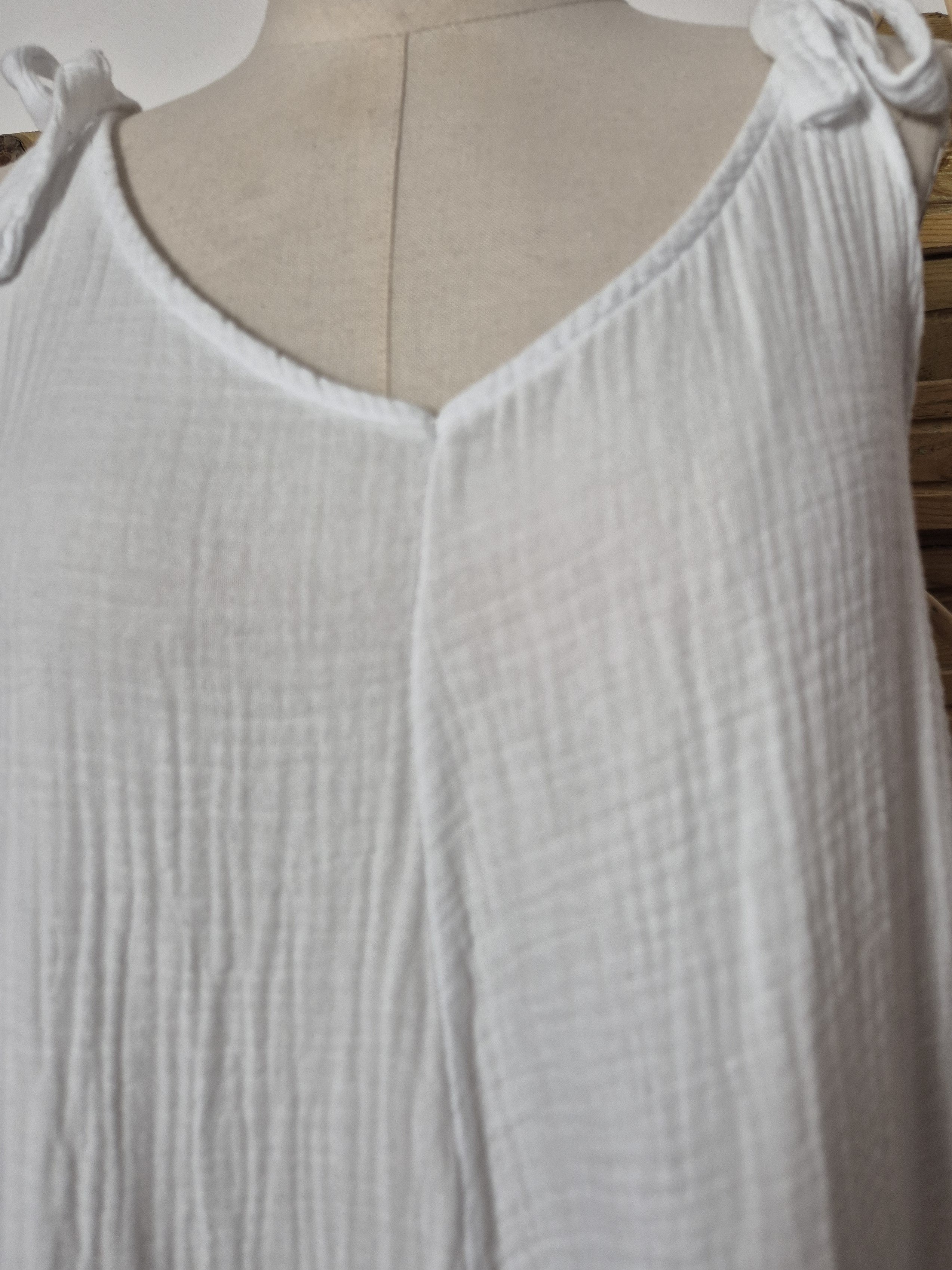 Mono de muselina blanco con lazos · Talla única