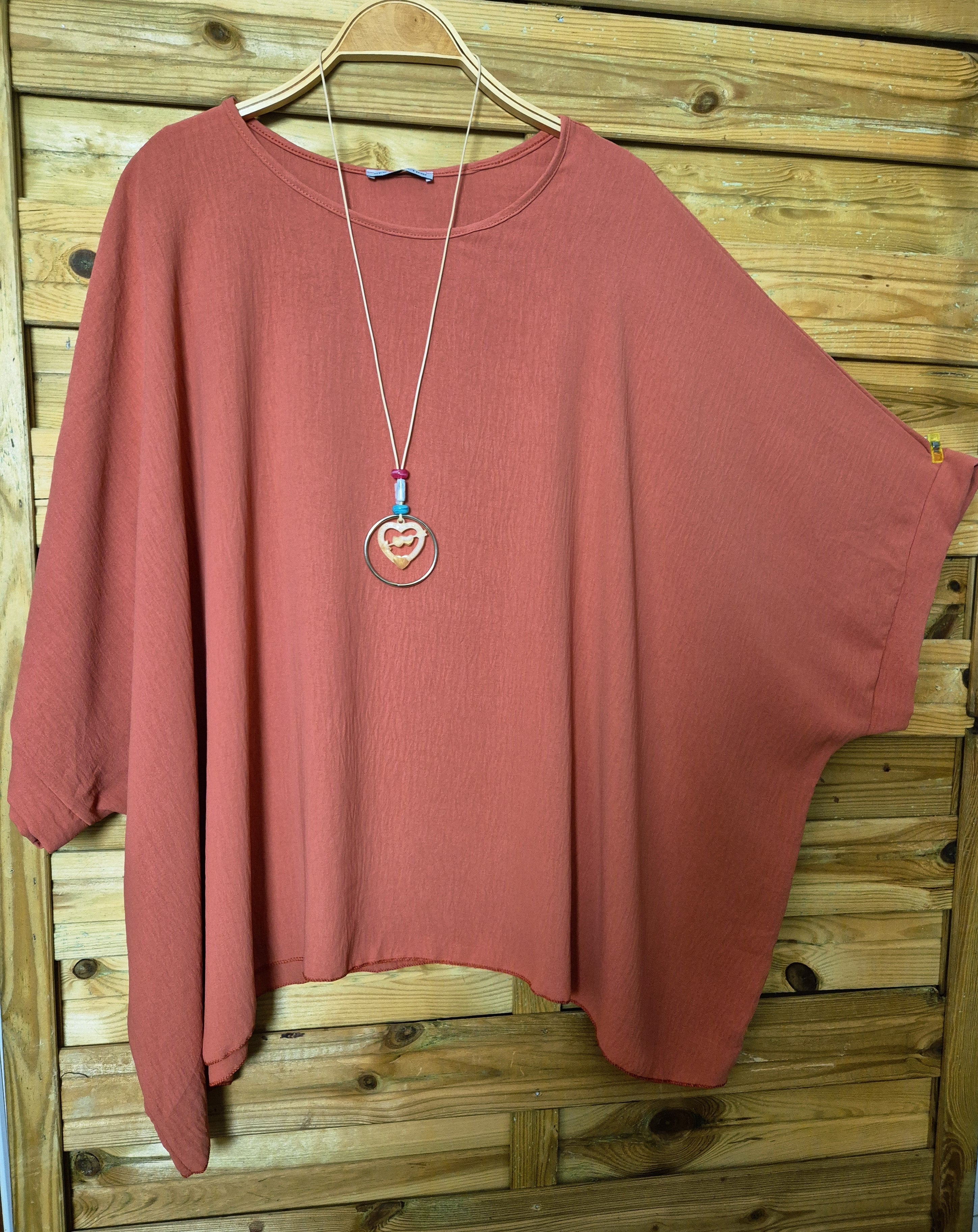 Blusa amplia con colgante incluido · Talla única XL–4XL