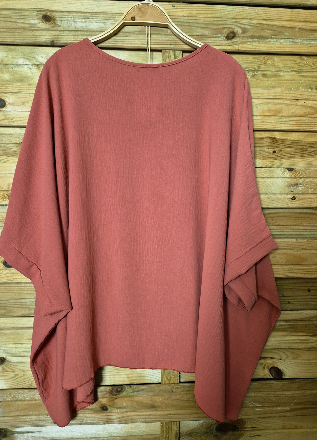 Blusa amplia con colgante incluido · Talla única XL–4XL