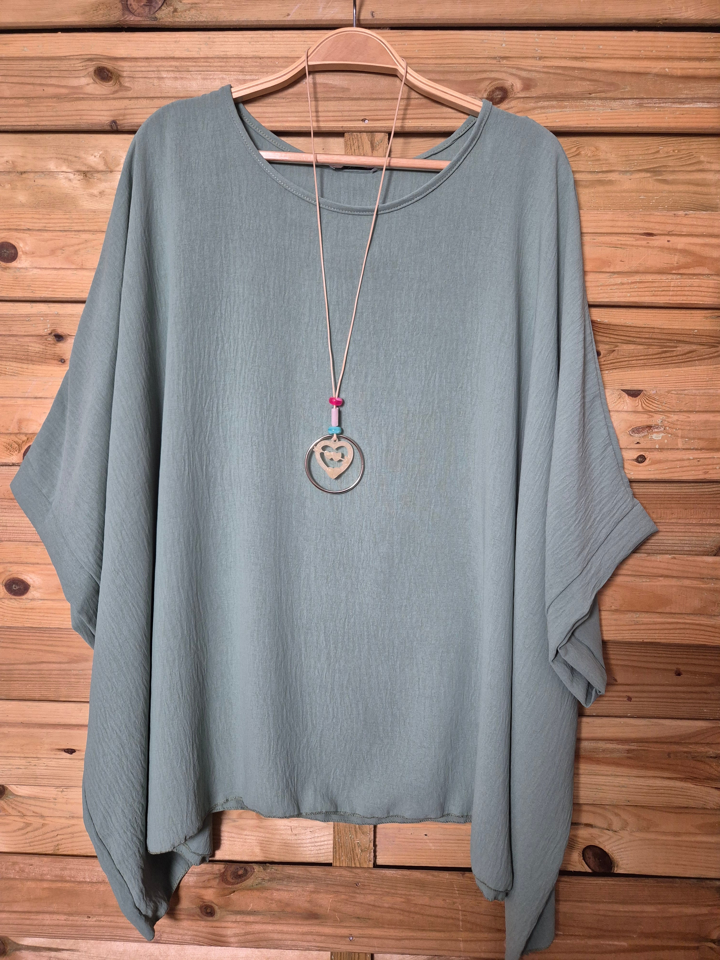 Blusa amplia con colgante incluido · Talla única XL–4XL